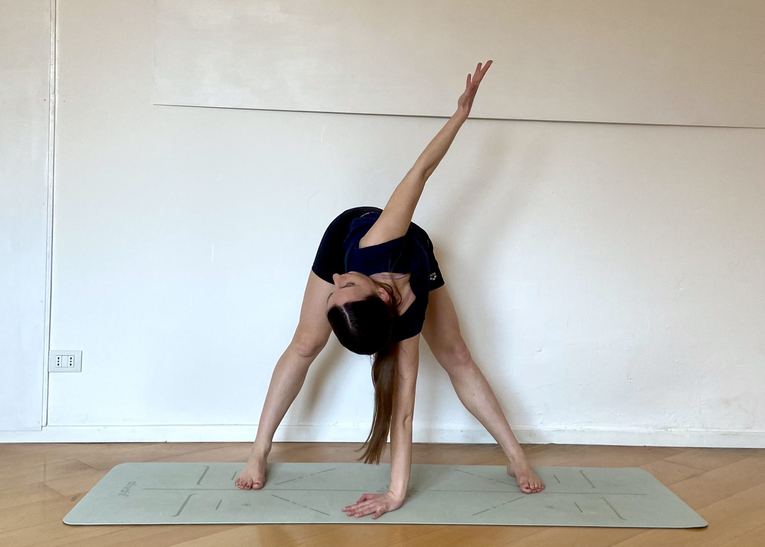 allungamento triangolo con stretching