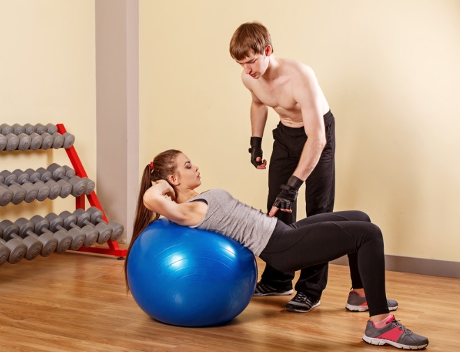 concentrazione durante l'uso della palla fitness